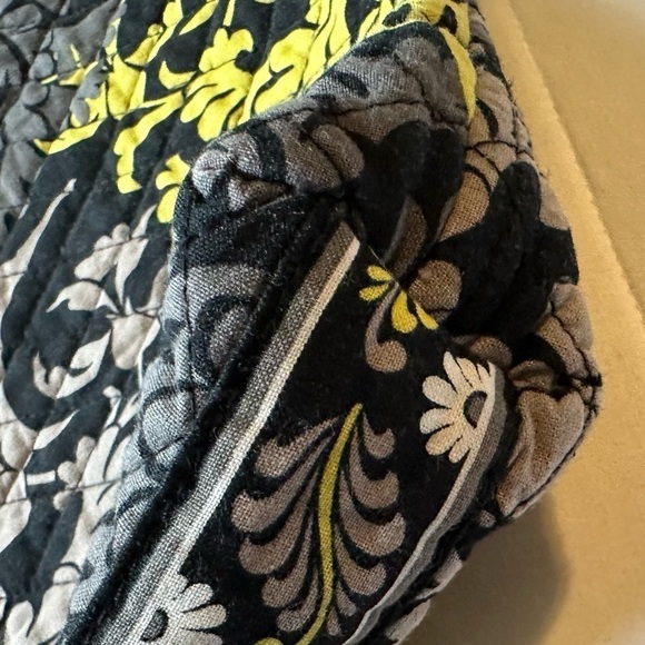 Vera Bradley Simple & Spacious Shoulder Bag in Retired Baroque Pattern. EUC/NWOT - Picture 6 of 11